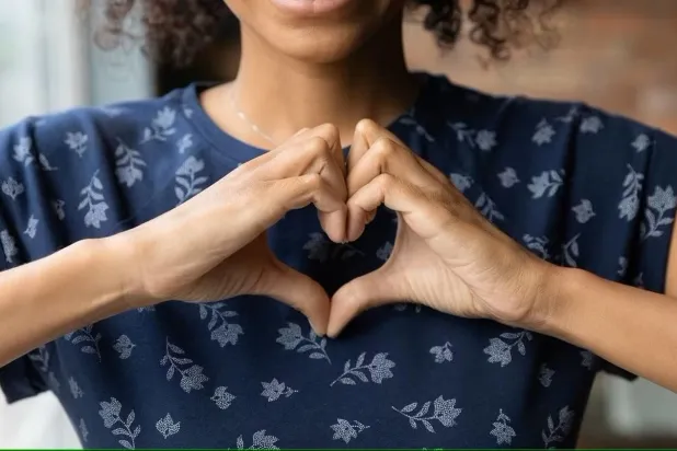 Dışadönüklük ve olumlu duygulanım demansa karşı koruyabilir (Shutterstock)