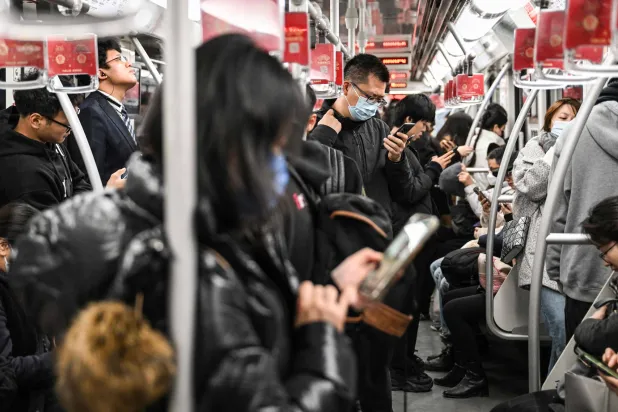 الشبكة الجديدة تمتد على مسافة تزيد عن 3000 كيلومتر من الألياف البصرية، وتربط بين بكين ووهان وقوانغتشو (أ.ف.ب)