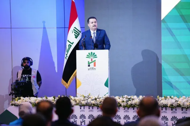 السوداني متحدثاً في المؤتمر (فيسبوك)