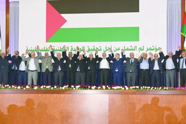 صورة وزعتها الرئاسة الجزائرية للرئيس عبد المجيد تبون 
بعد احتضان مصالحة الفصائل الفلسطينية في أكتوبر 2022 (أ.ف.ب)