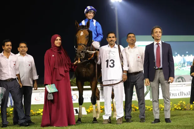 تتويج الفائزين في سباق جوهرة الشيخ زايد بن سلطان (الشرق الأوسط)