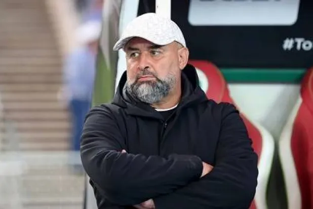 بن شيخة ضمن قائمة أفضل مدرب في أفريقيا في 2023 (منصة إكس)