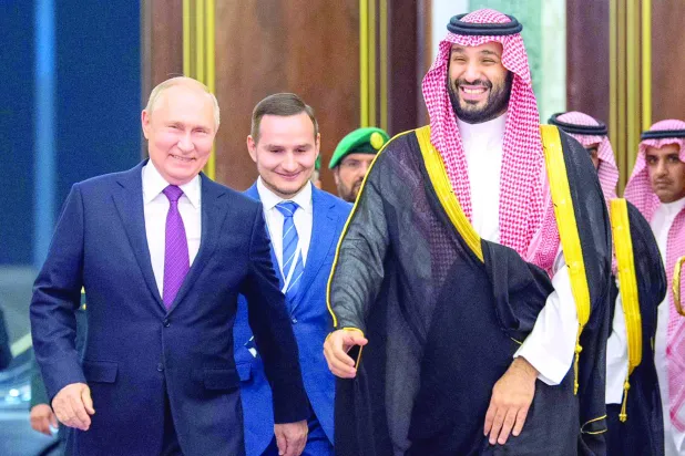 سعودی ولی عہد شہزادہ محمد بن سلمان نے کل ریاض میں روسی صدر ولادیمیر پوٹن کا استقبال کیا (واس)