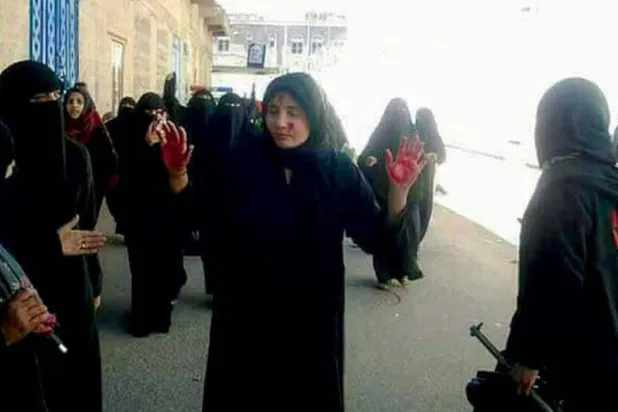 Yemeni women were attacked by members of the Houthi group in Sanaa for participating in a peaceful demonstration. (X)