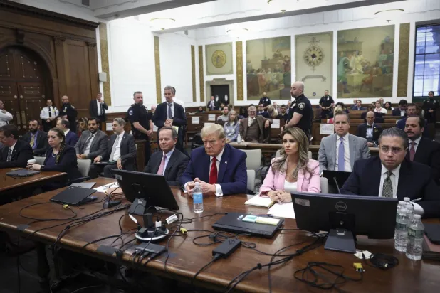 Eski ABD Başkanı Trump, hakkındaki dolandırıcılık davasını "cadı avına" benzetti