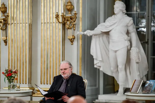 النرويجي يون فوسه يرى النجاة في الكتابة (أ.ف.ب)