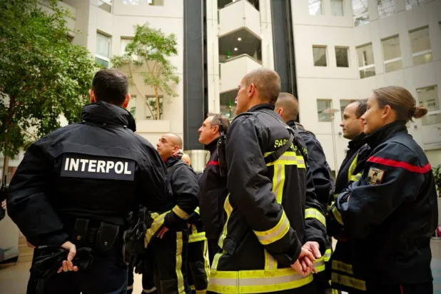 ضباط في منظمة الشرطة الجنائية الدولية (إنتربول) (حساب المنظمة على منصة «إكس»)