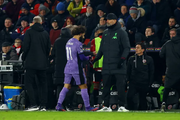 كلوب قلق من مغادرة صلاح بسبب كأس أفريقيا (رويترز)