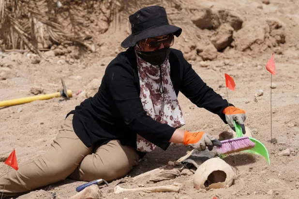 المقابر الجماعية تروي فضاعات الحرب