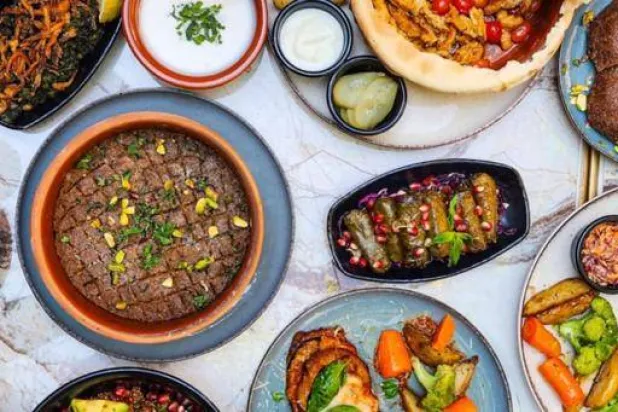 المطبخ اللبناني اللذيذ بأصنافه التي تثير الشهية (بيت الميناء)