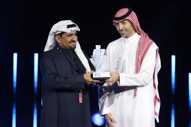 السدحان أثناء تكريمه (مهرجان البحر الأحمر)