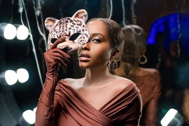 الفنانة السعودية داليا مبارك من جلسة تصوير أغنيتها الجديدة «الصدفة» (صور الفنانة)