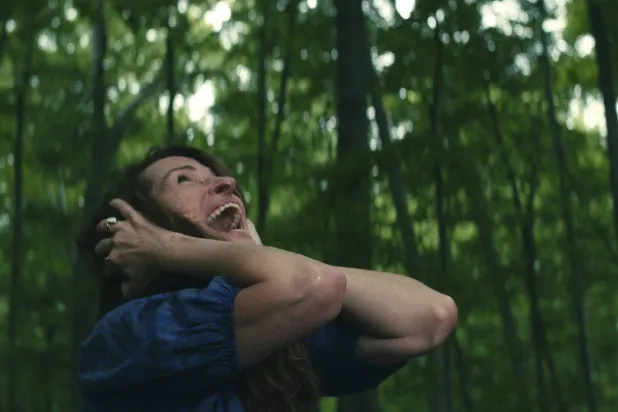 جوليا روبرتس بشخصية «أماندا ساندفورد» في الفيلم (أ.ب)