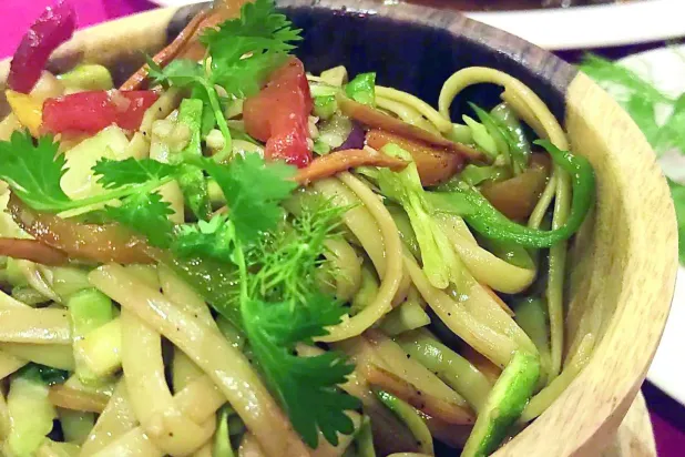 نودلز بالتوابل الآسيوية مطعم شانتونغ (الشرق الأوسط)