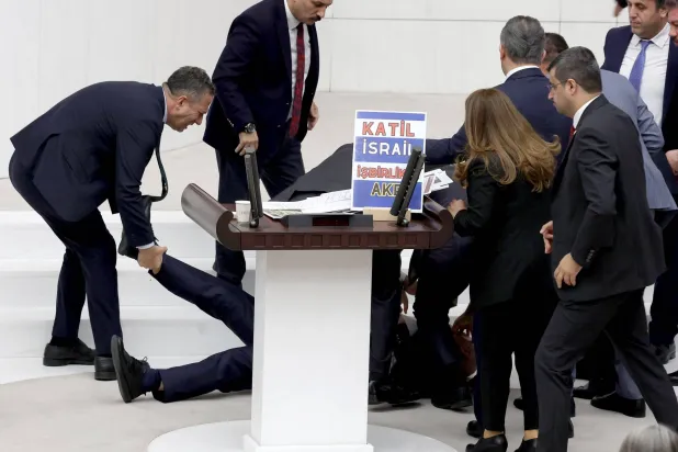 النائب حسن بيتميز بعد سقوطه (أ.ف.ب)