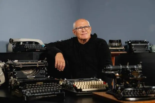 أمضى ستيف سوبوروف العمر في جمع الآلات الكاتبة (نيويورك تايمز) 