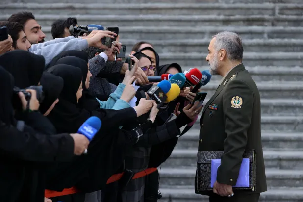 آشتياني يتحدث للصحافيين على هامش اجتماع الحكومة في 13 ديسمبر الحالي (الرئاسة الإيرانية)