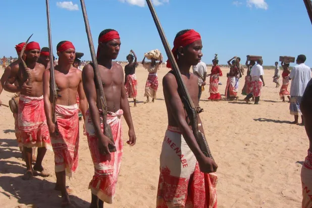 أشخاص من شعب الساكالافا في مدغشقر (أرشيفية - رويترز)