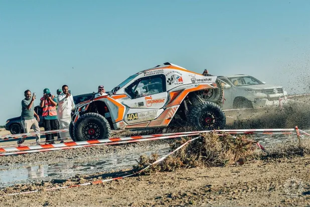 يزيد الراجحي واصل سيطرته على البُطولة في فئات السيارات (واس)