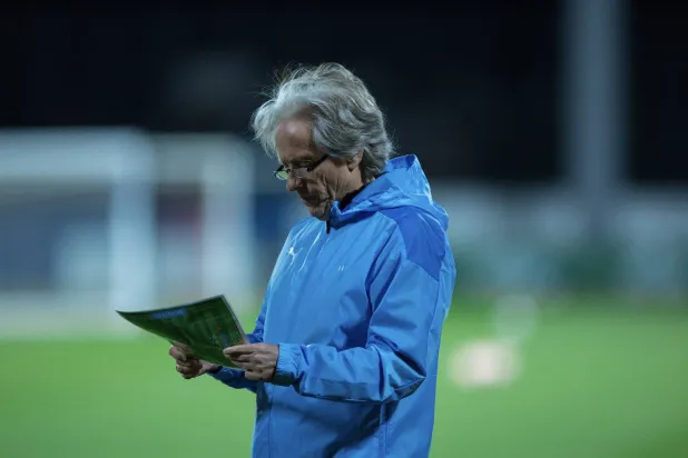 خيسوس يسعى لتحطيم رقم كارينيو النصراوي (نادي الهلال)