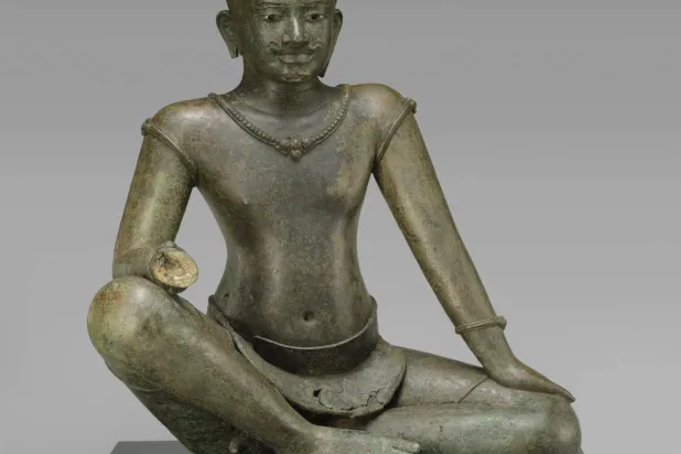 منحوتة تعود للقرن العاشر من القطع التي سيعيدها متحف متروبوليتان إلى كمبوديا وتايلاند (أ.ف.ب/ مكتب المدعي العام الأميركي للمنطقة الجنوبية من نيويورك)