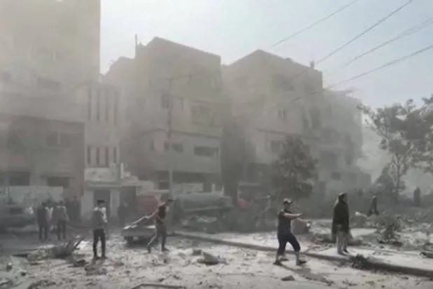 صورة من مقطع بثته «العربية» لموقع سقوط مقذوف بمدينة طابا المصرية في أكتوبر الماضي (الشرق الأوسط)