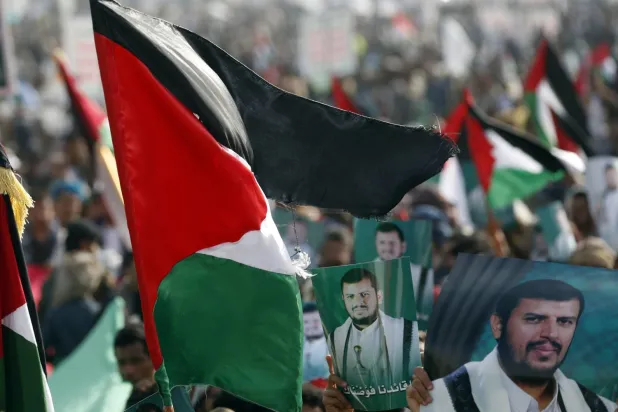 Husi grubu, Yemenlileri kandırmak, kendi saflarına katmak ve bağış toplamak için Filistin meselesini kullanıyor. (EPA)