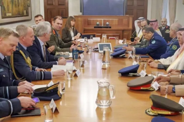 Savunma Bakanı yardımcısı Londra’da sorumlulardan bazılarıyla görüşürken (Savunma Bakanlığı)