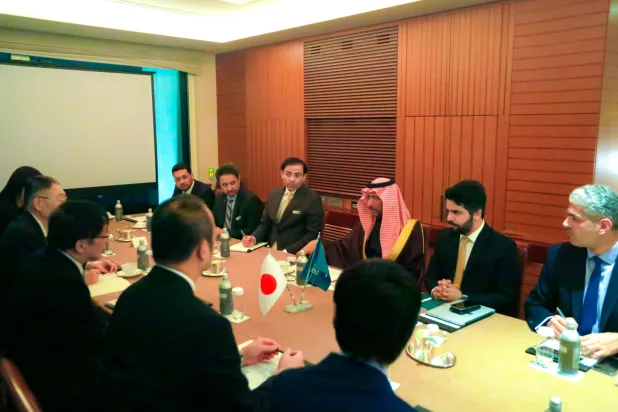 لقاء وزير الصناعة والثروة المعدنية مع المسؤولين في المنظمة اليابانية للمعادن وأمن الطاقة (الشرق الأوسط)