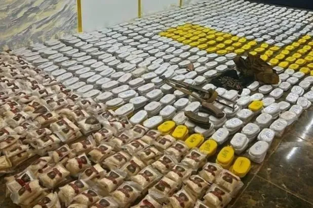 صور نشرها موقع القوات المسلحة الأردنية - الجيش العربي للمخدرات والأسلحة التي حاولت شبكات التهريب إدخالها إلى الأردن مؤخراً