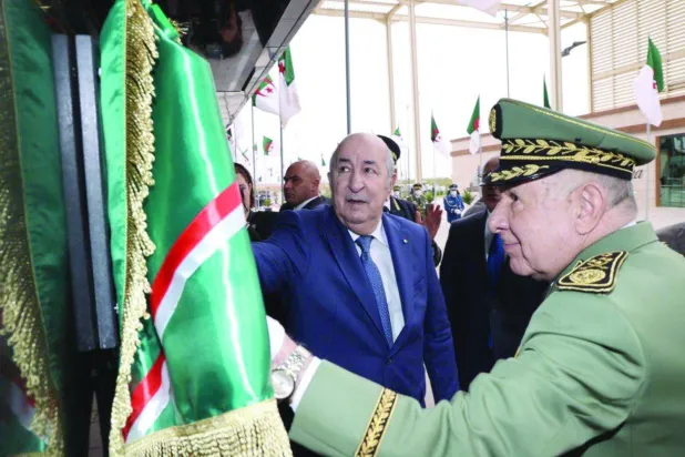 Cezayir Cumhurbaşkanı Abdulmecid Tebbun ve Genelkurmay Başkanı Said Şangariha, Celfa’da tren istasyonu projesinin başlatılması için start verdi. (Cumhurbaşkanlığı)