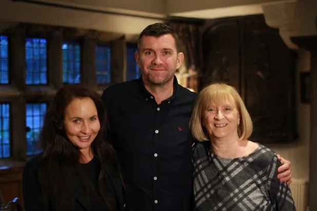 ماتيو مع أفراد عائلته (الشرق الأوسط)