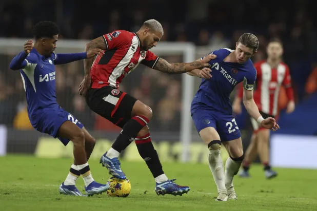 من المواجهة الأخيرة التي جمعت الفريق اللندني مع شيفيلد يونايتد (أ.ب)