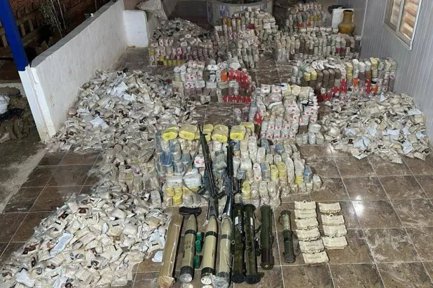 Weapons and drugs seized by the Jordanian Guard Forces (Photo: Jordanian Armed Forces - Arab Army)