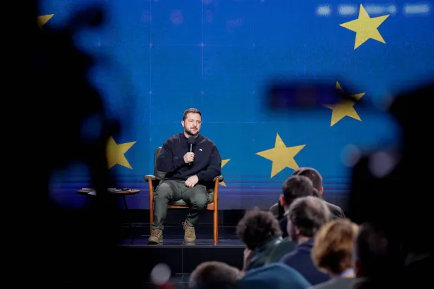 کانفرنس کے دوران زیلنسکی (ای پی اے)