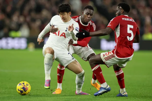 الإصابات بعثرت أوراق توتنهام في الجولات الأخيرة (رويترز)