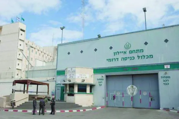 سجن النقب الصحراوي الذي يضم معتقلين فلسطينيين (أرشيفية)