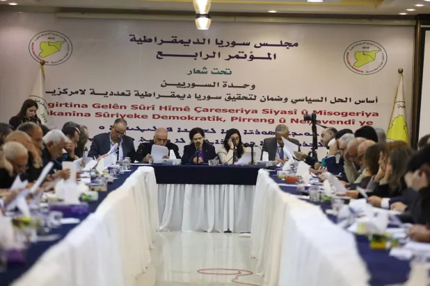 Suriye’nin kuzeyindeki Rakka kentinde düzenlenen Suriye Demokratik Konseyi’nin dördüncü konferansı
