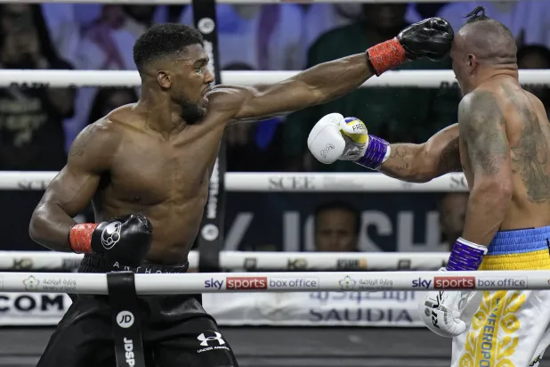 جوشوا وديونتاي وايلدر سيخوضان مباراتين أمام منافسين مختلفين غدا السبت (أ.ب)