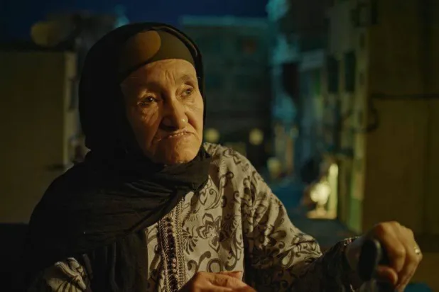 مشهد من الفيلم المغربي «كذب أبيض» (البحر الأحمر السينمائي الدولي)