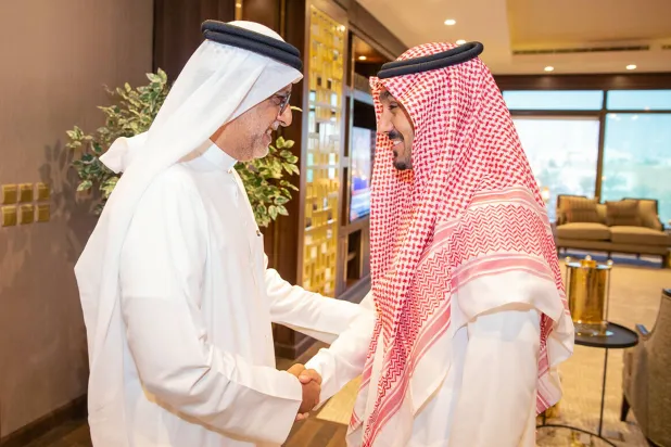 رئيس الاتحاد الآسيوي الشيخ سلمان بن إبراهيم آل خليفة والأمير عبد العزيز بن تركي الفيصل وزير الرياضة السعودي (الشرق الأوسط)