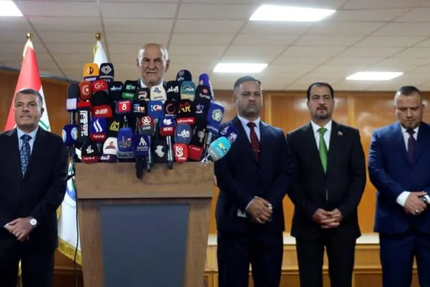 صورة نشرتها وزارة الموارد المائية العراقية من مؤتمر صحافي للوزير عون ذياب عبد الله في بغداد اليوم