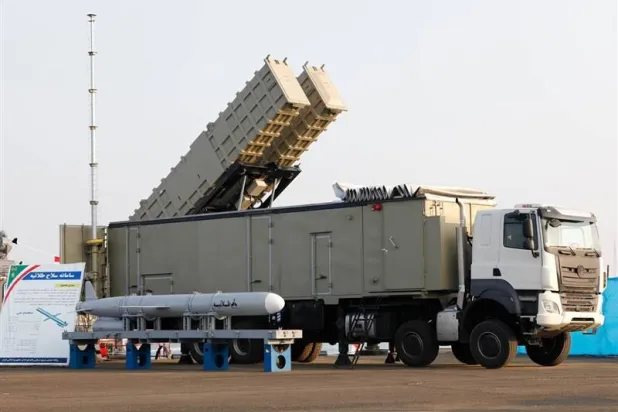 صواريخ كروز أُرسلت إلى المنطقة الثالثة في بحرية الجيش الإيراني قبالة خليج عمان (تسنيم)