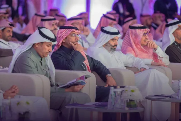 عدد من الوزراء والمسؤولين خلال الحفل السنوي لبرنامج تطوير الصناعة والخدمات اللوجستية (الشرق الأوسط)