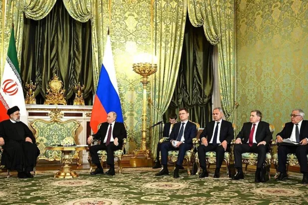 Russian President Vladimir Putin meets with his Iranian counterpart Ebrahim Raisi in Moscow on December 7. (Kremlin)