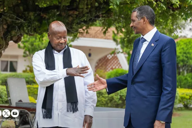 حميدتي والرئيس الأوغندي (حساب حميدتي على «إكس»)