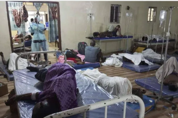 مصابون في الحادث يتلقون العلاج بأحد المستشفيات في ليبيريا (وسائل إعلام محلية)