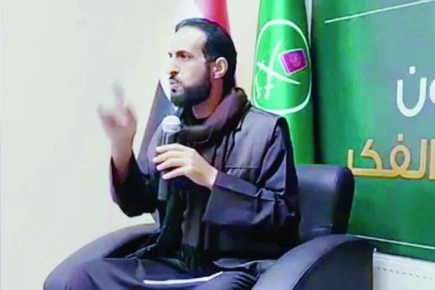 حاكم المطيري متحدثاً في صالون «رواد الفكر» التابع لـ«الإخوان المسلمين» بإسطنبول في 16 ديسمبر الحالي (من حسابه على «إكس»)