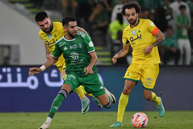 رياض محرز تقدم هجوم الجزائر (علي خمج)