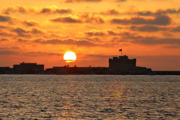 تقع القلعة غرب الإسكندرية وتتمتع بإطلالة مميزة على البحر المتوسط (تصوير: عبد الفتاح فرج)
